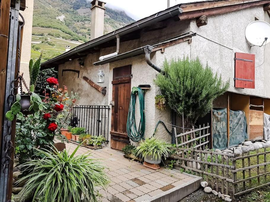 Fully, Valais Chalet Accueillant Avec Cheminee Villa Exterior foto